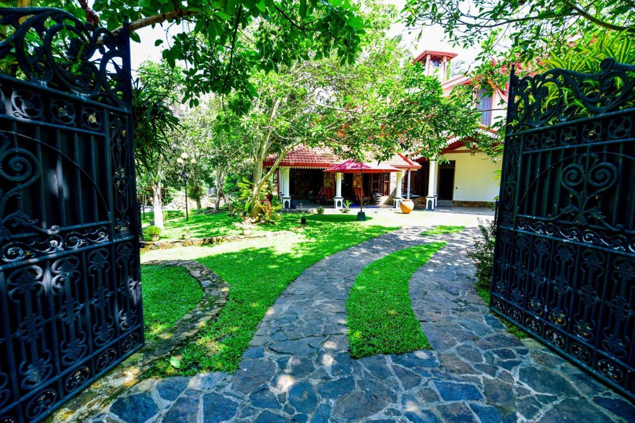 Simon'S Lodge Hikkaduwa Exterior foto